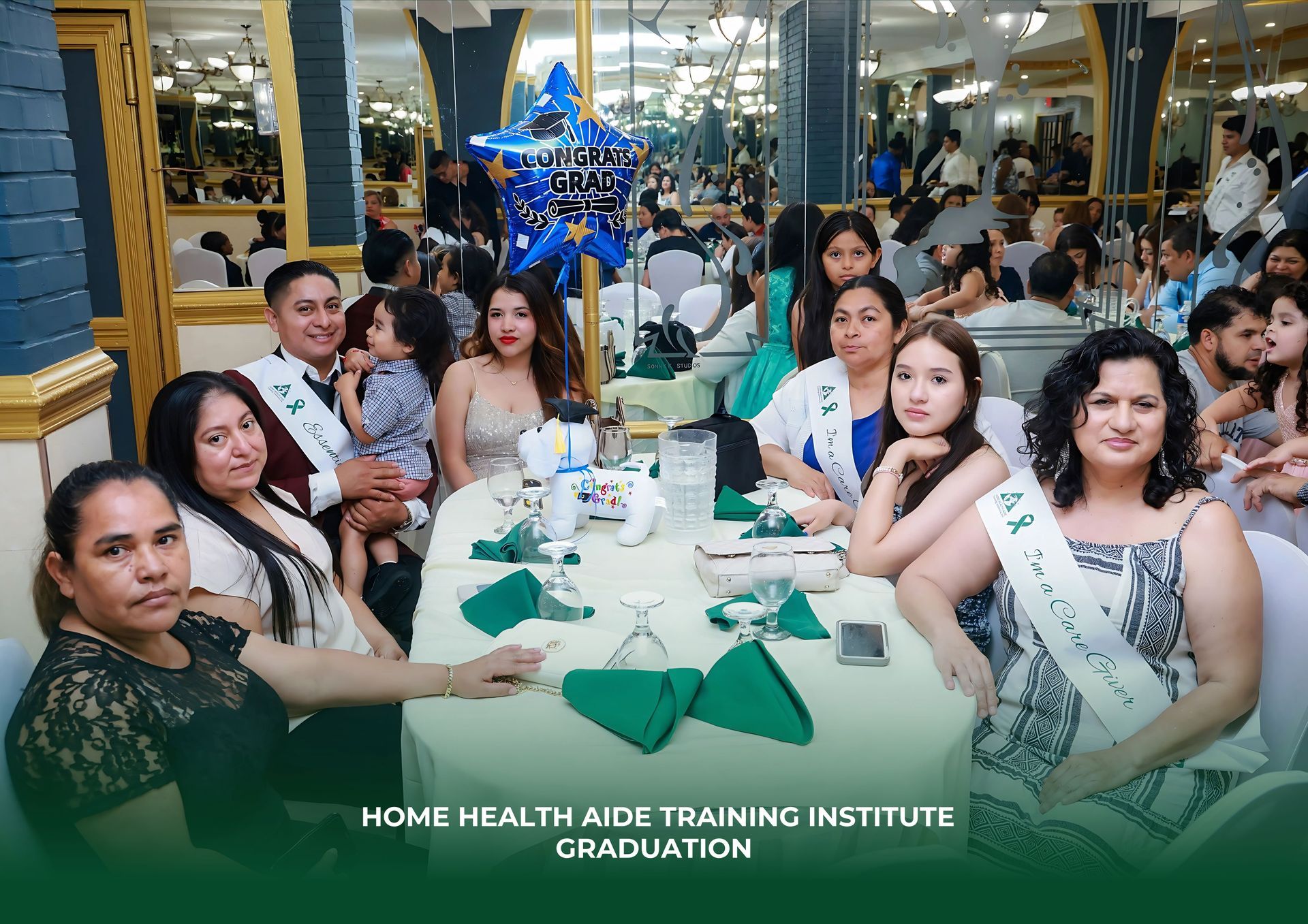 A group of people are sitting at a table in a restaurant.