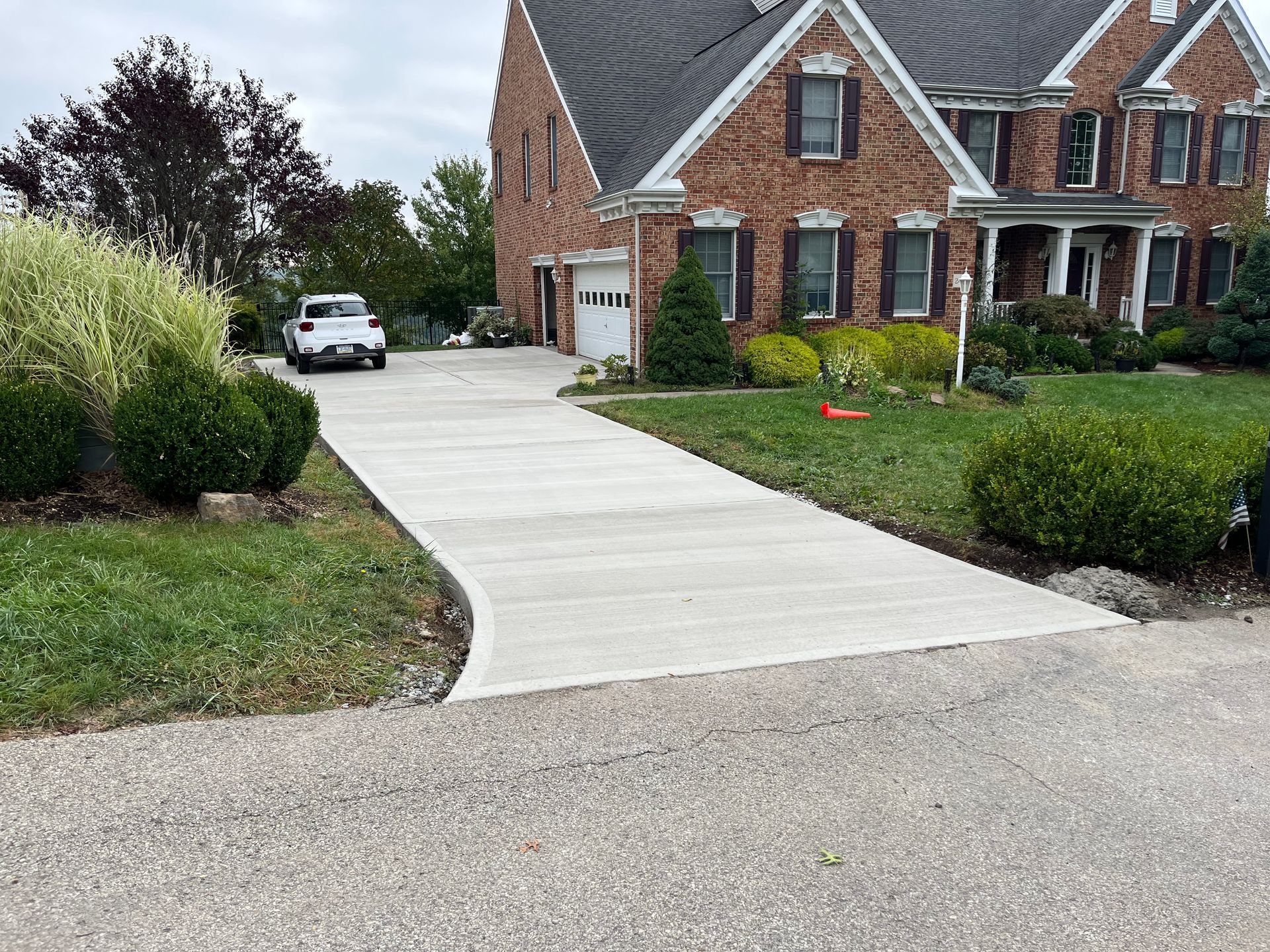 How to Choose the Right Concrete Finish for Your Driveway or Walkway