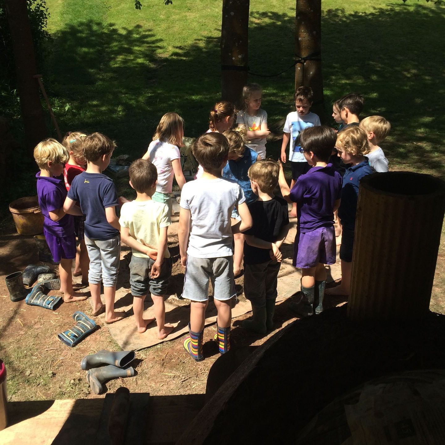 children working as a team to build a cob oven