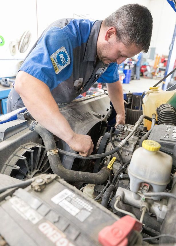 Saint Cloud Auto Repair Team | Advanced Repair Inc. image 2