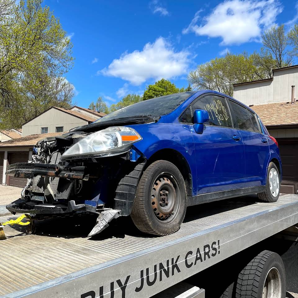 Blue Car Towing - Apple Valley, MN - Tic Tac Towing