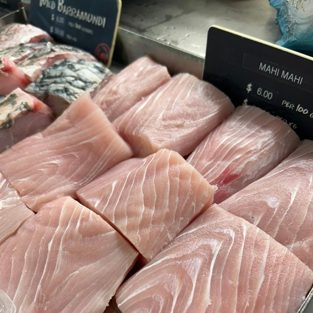 A Tray of Fish With a Sign That Says Mahi Mahi — Noosa Junction Seafood Market in Noosa Heads, QLD