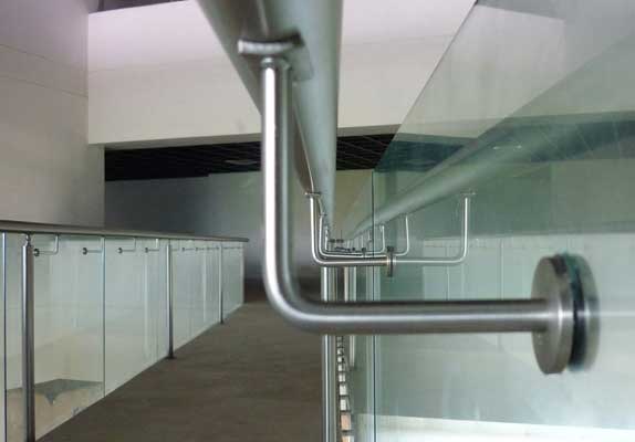 VENTANAS Y PUERTAS TÉRMICAS - PASAMANOS