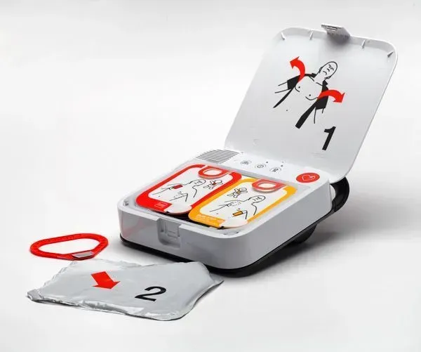 AED 管理員指南：認識貼片、電池與零件老化導致的隱形失效風險。