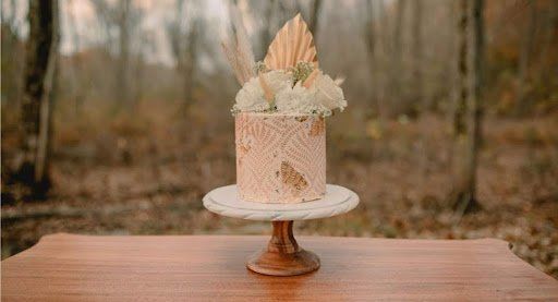 Learn the latest wedding cake trends in 2022, From modern boho style to traditional floral.