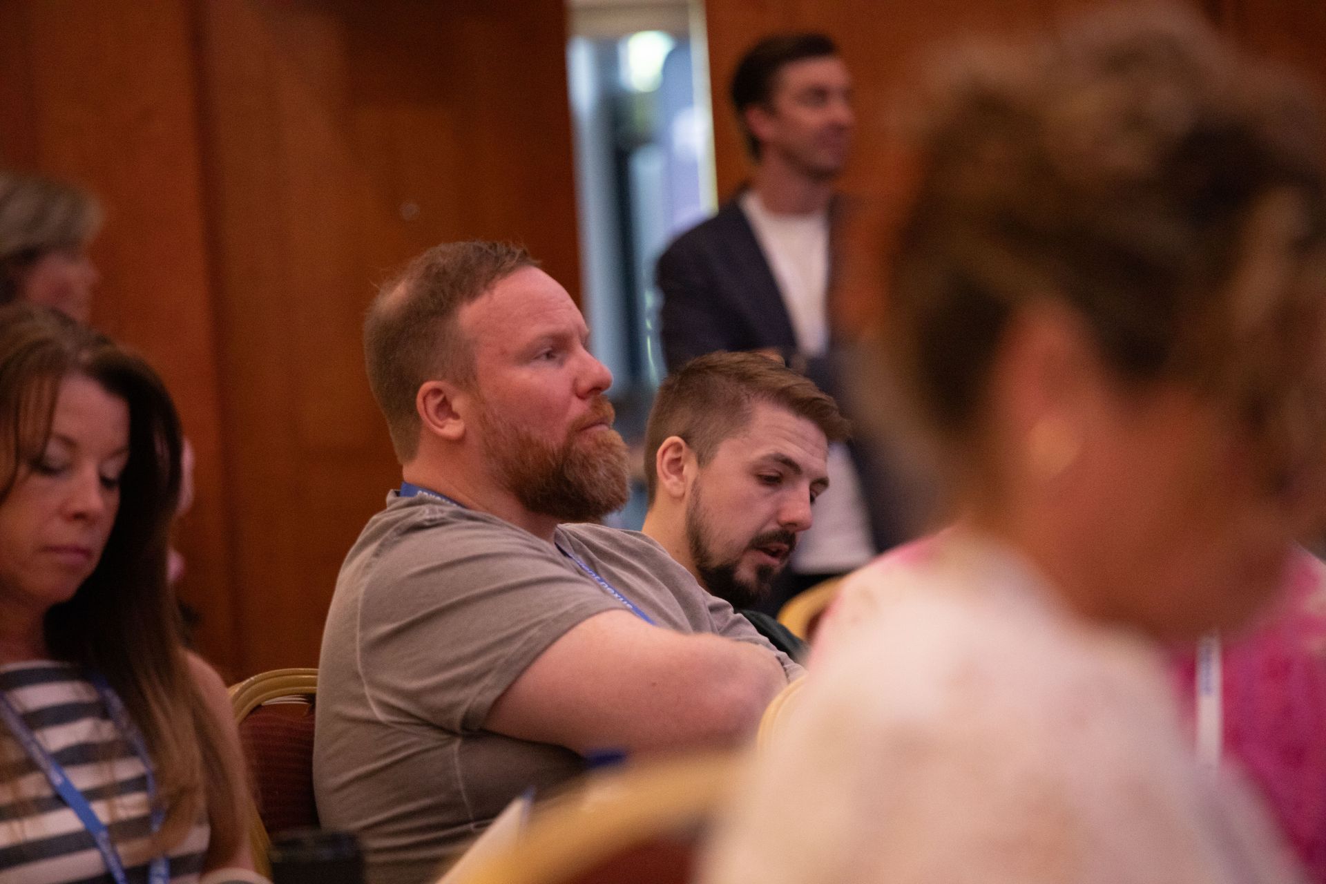 A group of people are sitting in chairs at a conference.
