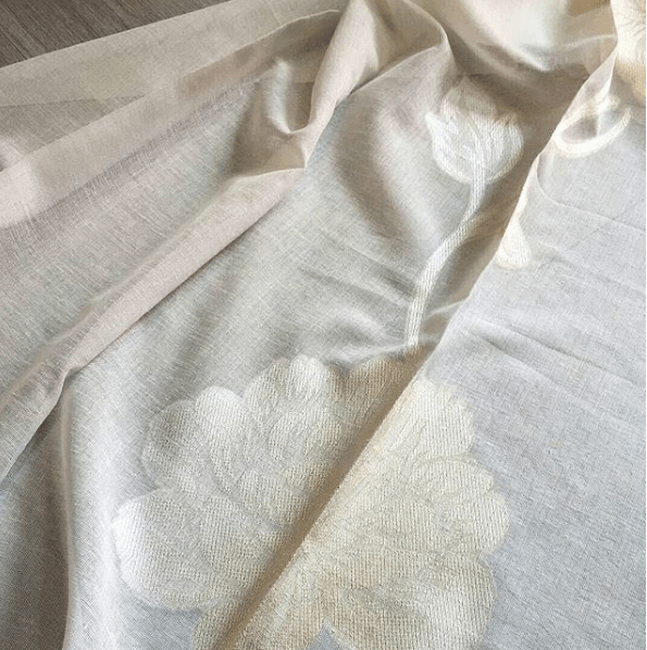 tenda oscurante con decorazione