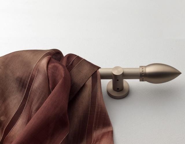 bastone per tenda con terminale appuntito