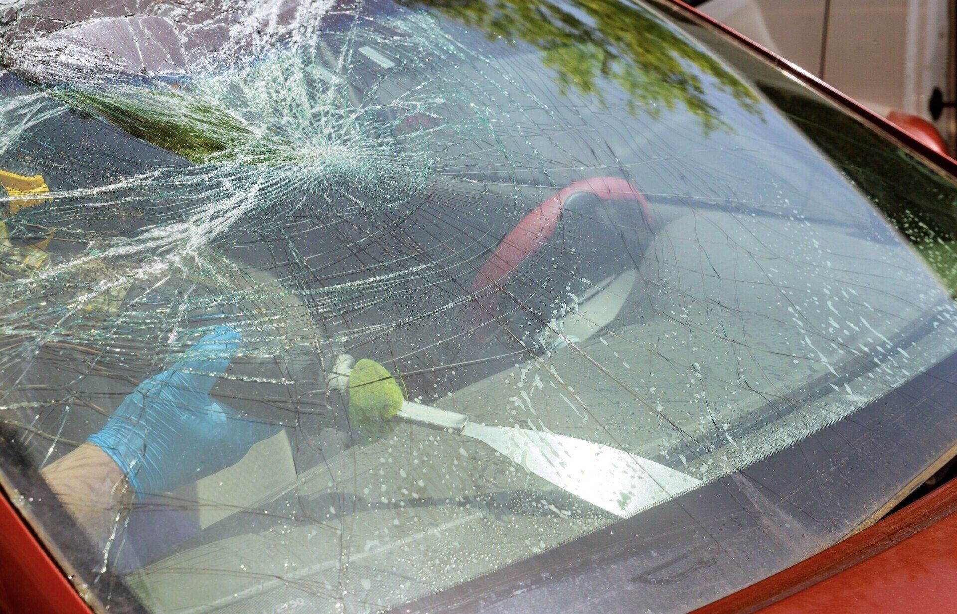 windscreen that is broken in a car accident