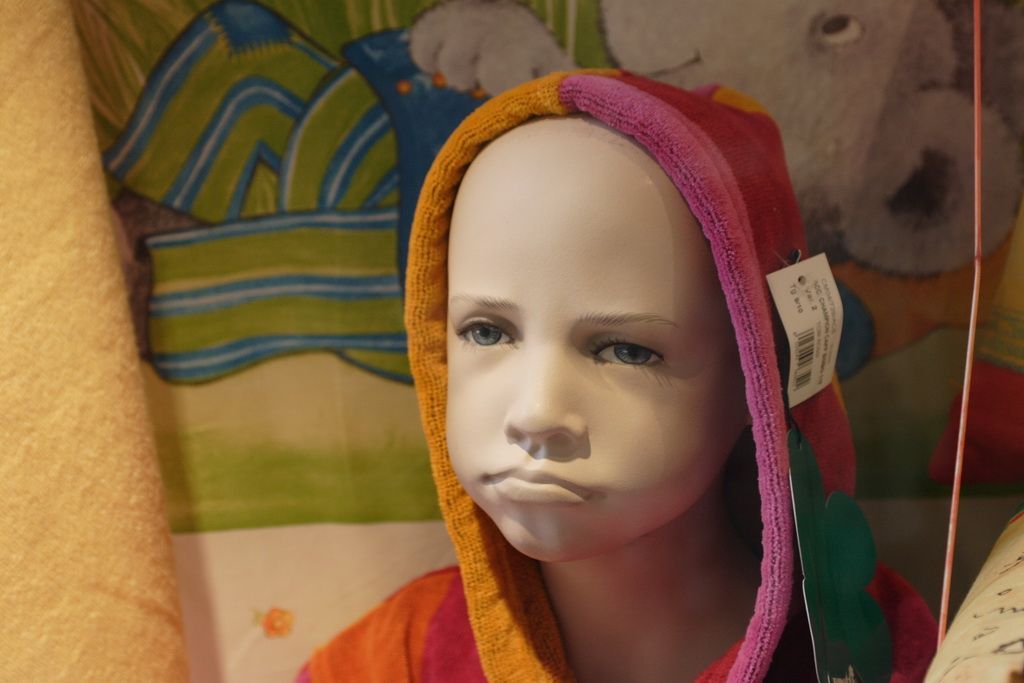 Grumpy Schaufensterpuppe