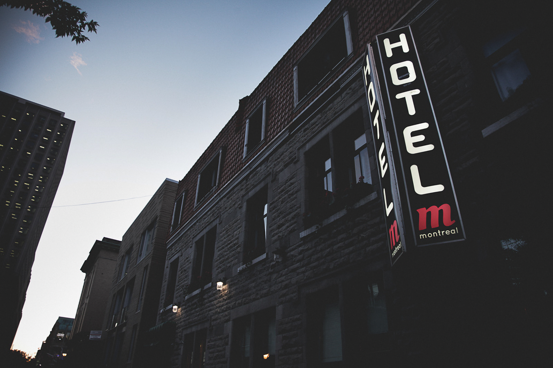 A brick building with a hotel sign on it