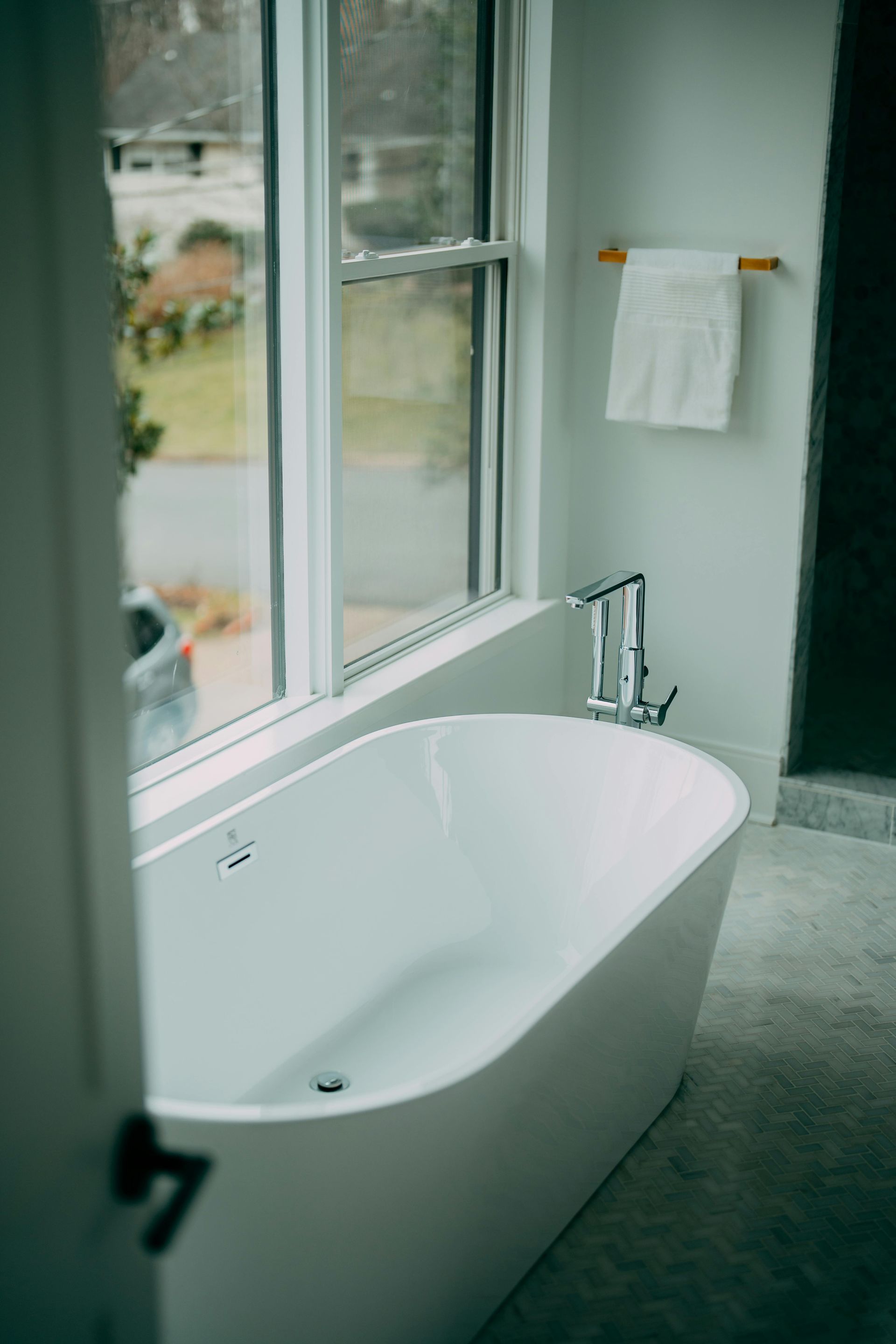 Key Signs Your Tub Needs Repair: 5 Steps to Identify Issues