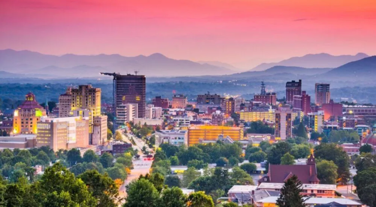 Picture of Downtown Greeneville, TN with mountains in the background