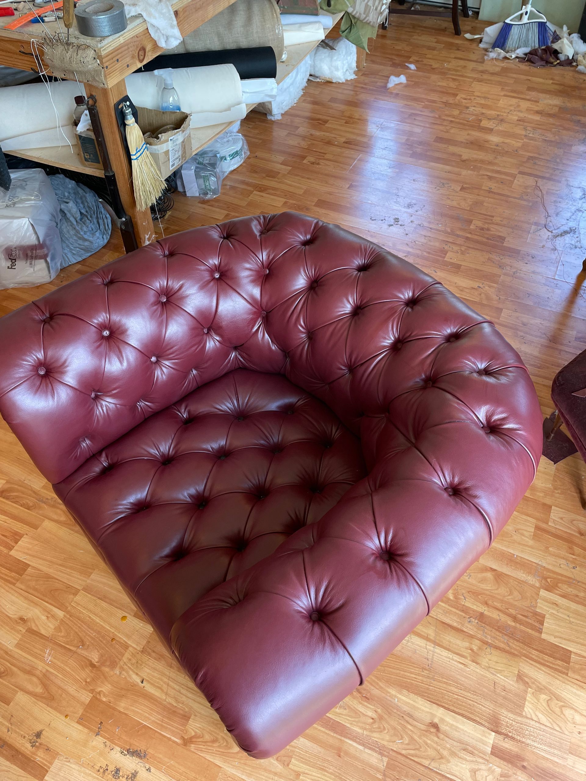 Two green chairs are sitting next to each other on a rug.