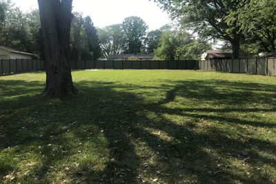 Fence in Yard with a Tree in the Middle — Bondurant, IA — Titan Fence LLC