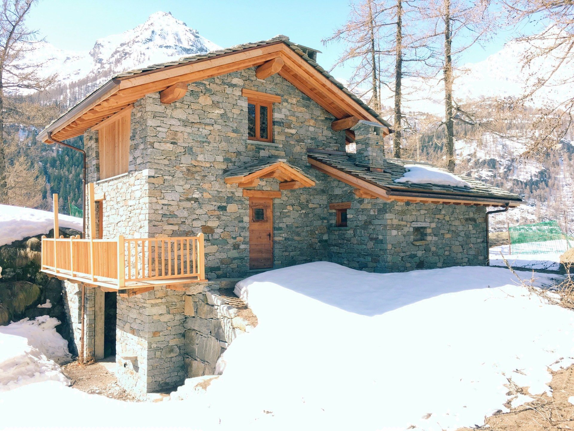 balconata in legno esterna