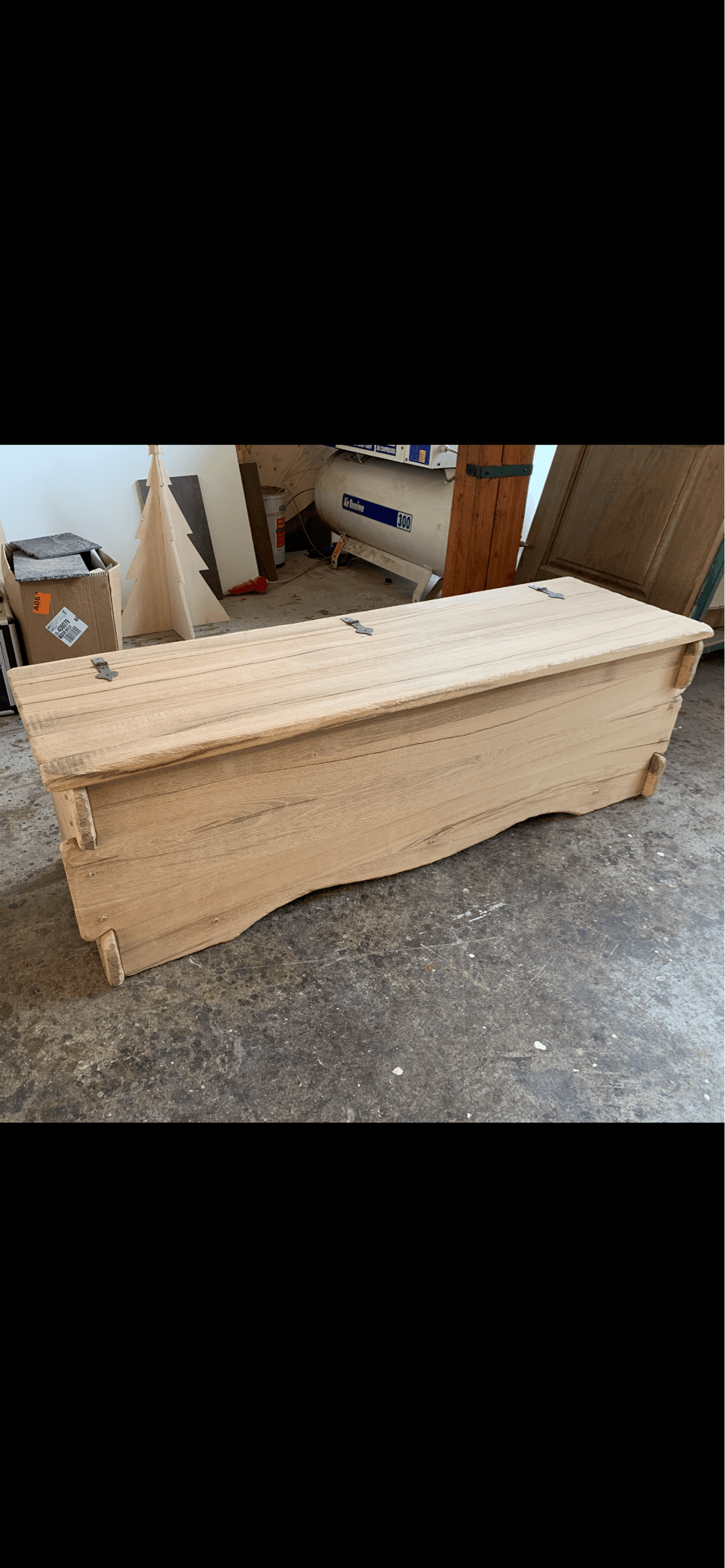 mobile in legno naturale