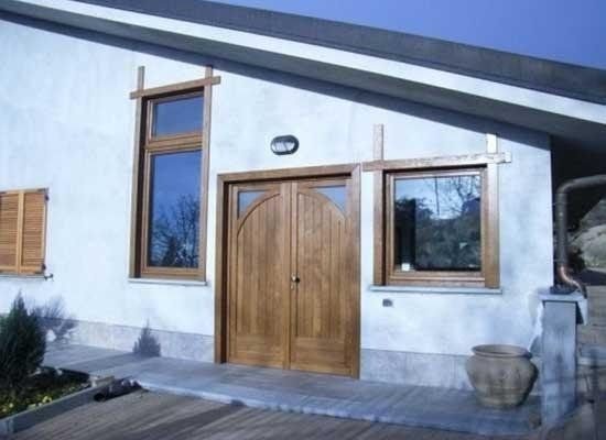 portoni d'ingresso in legno