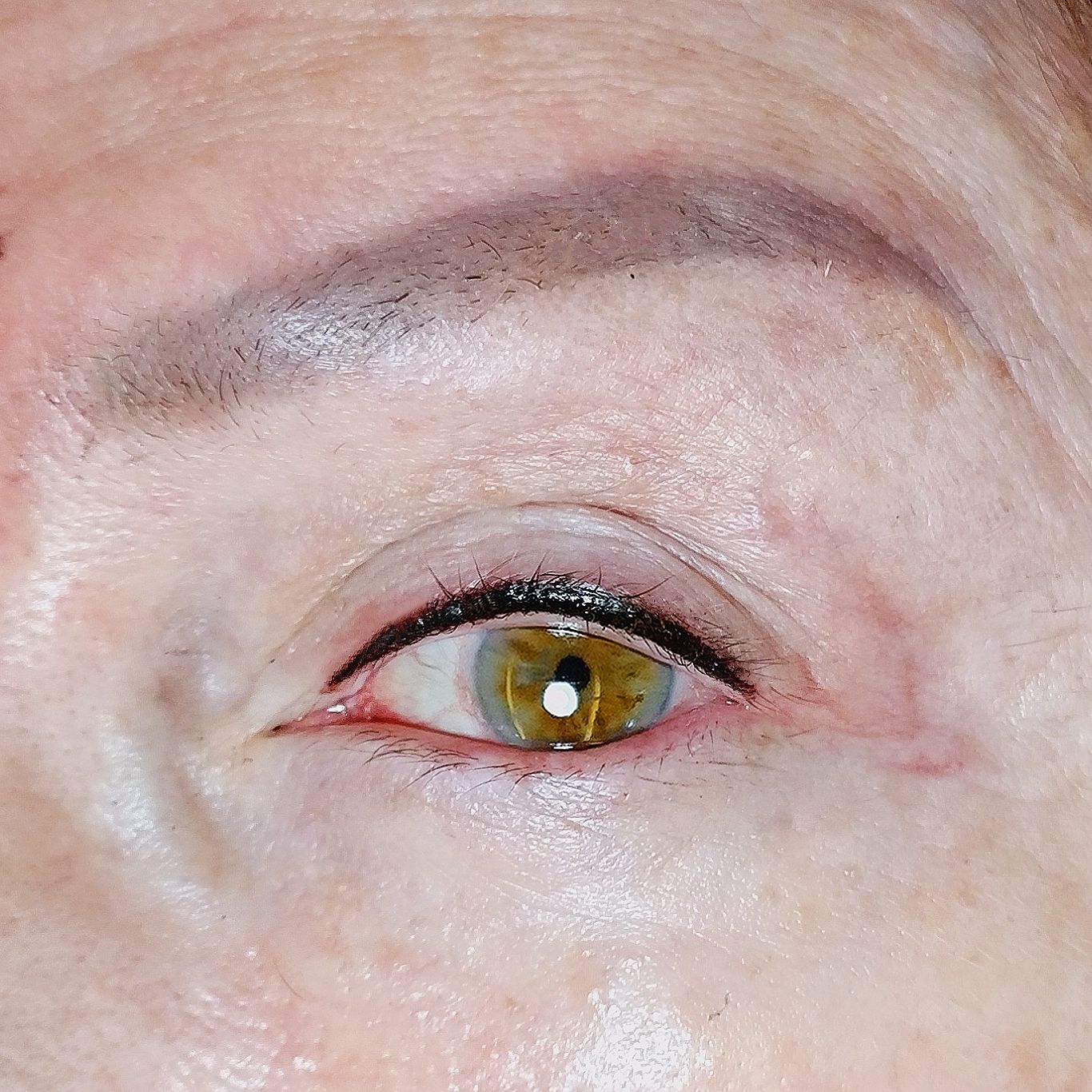 Eyeliner - Melissa Medeiros - Mell Medeiros
