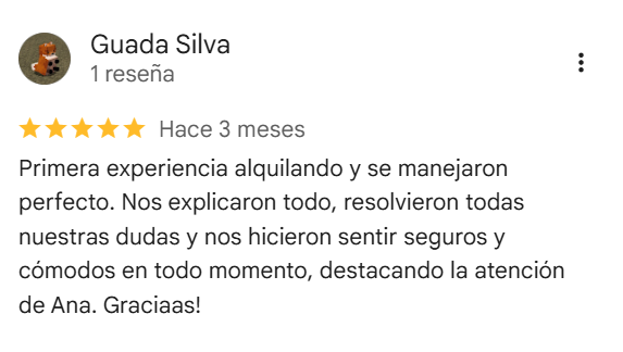 Reseña de la experiencia de alquiler. Cinco estrellas, mensaje elogiando el servicio y mencionando a Ana.
