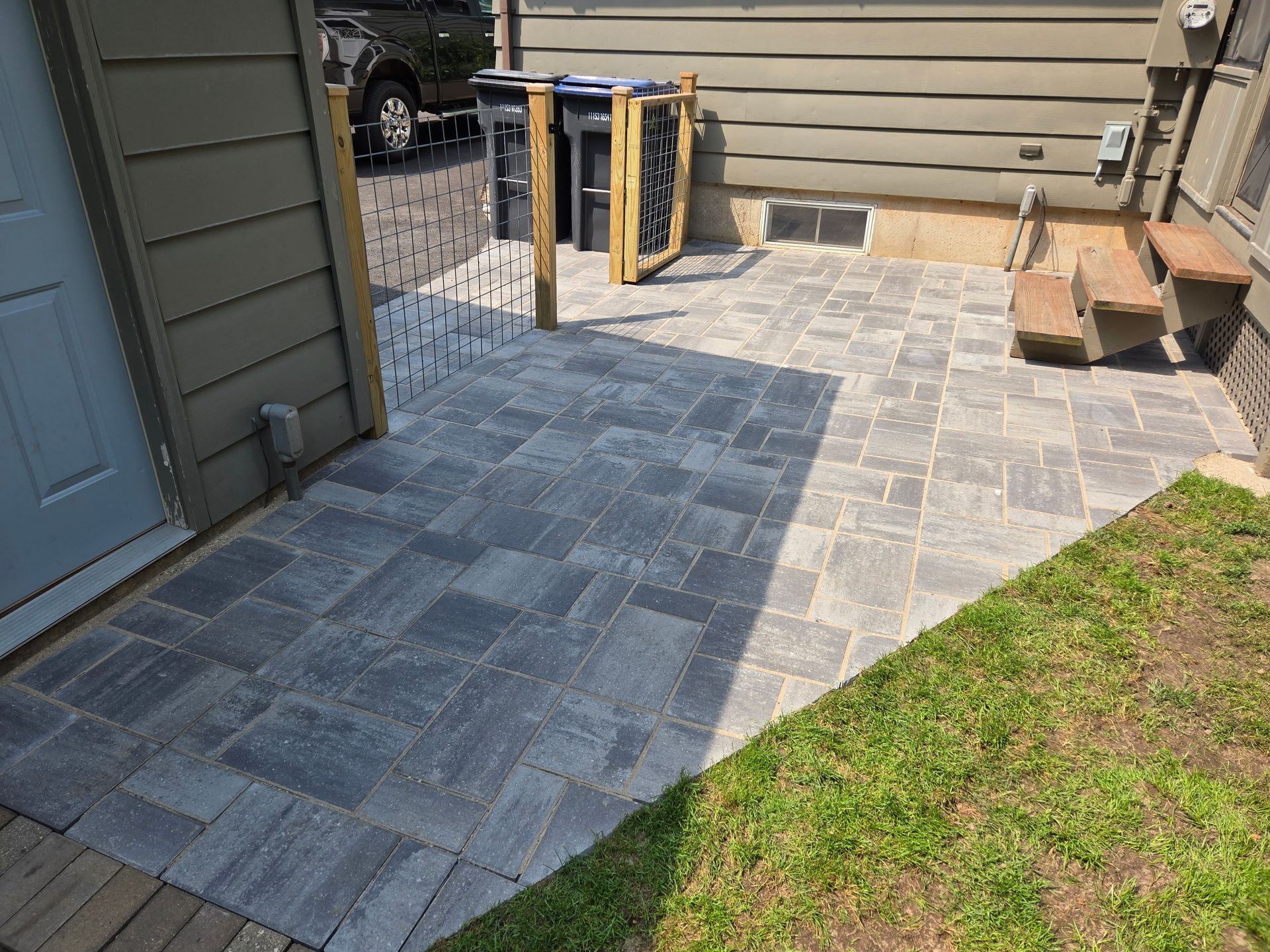 Paver patio hardscaping project