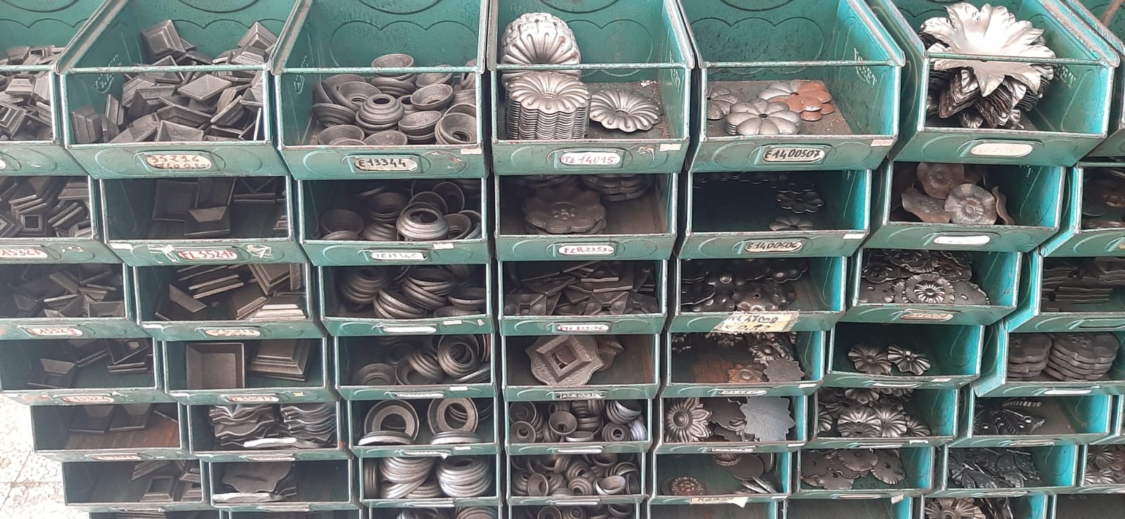 imsieme di articoli di ferramneta