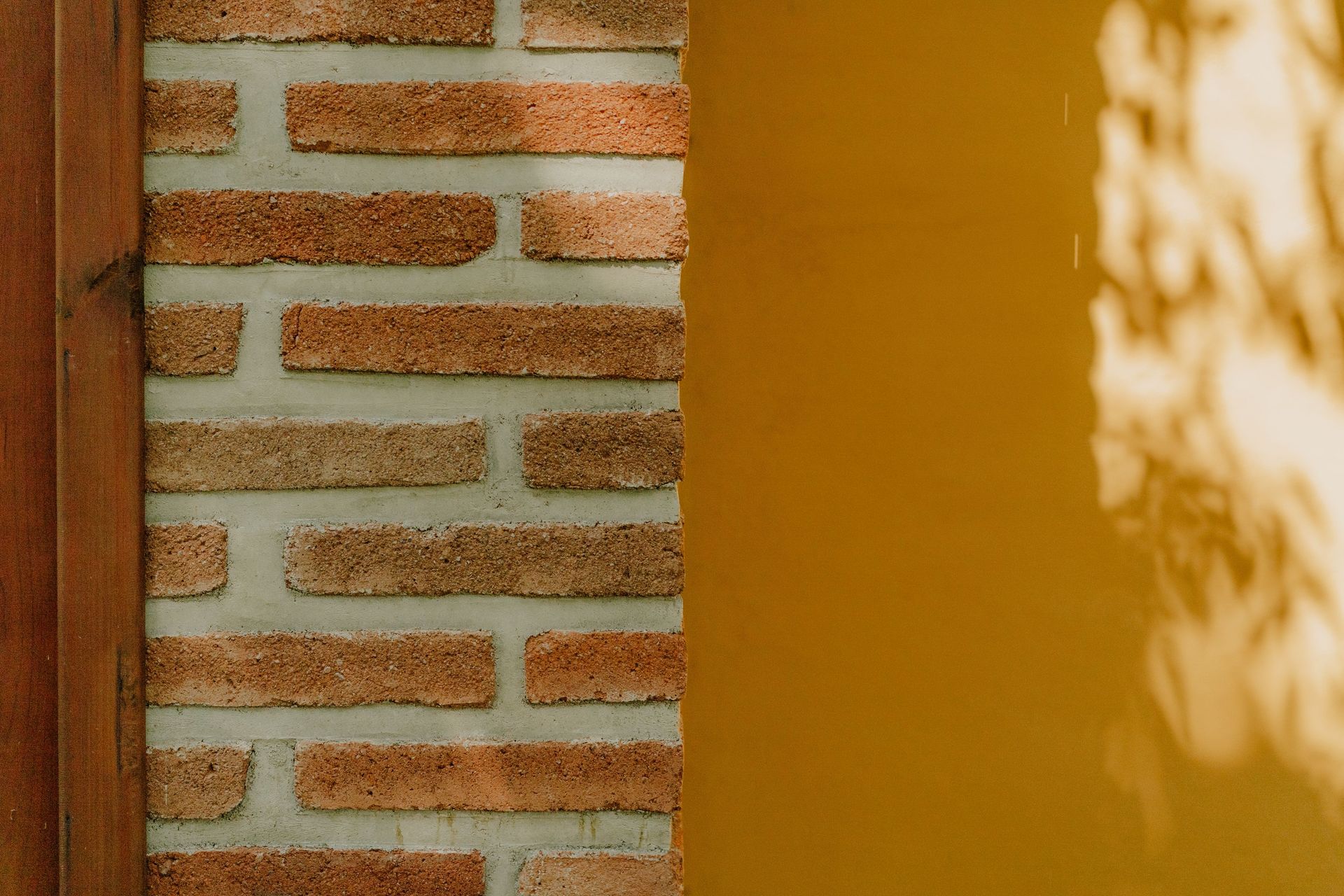 tuckpointing in brick wall