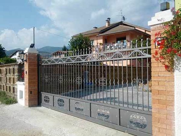 Cancello automatico di una villa