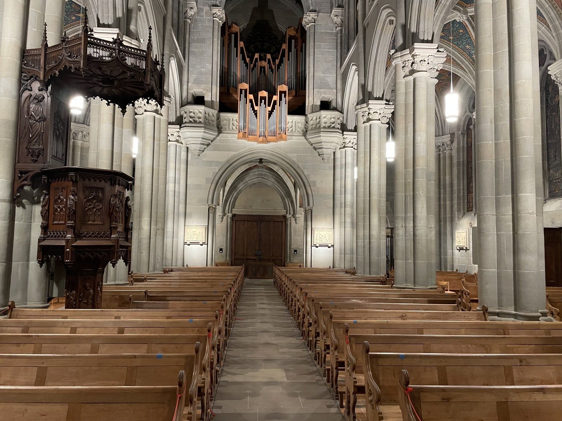 Intérieur de la Basilique Notre Dame