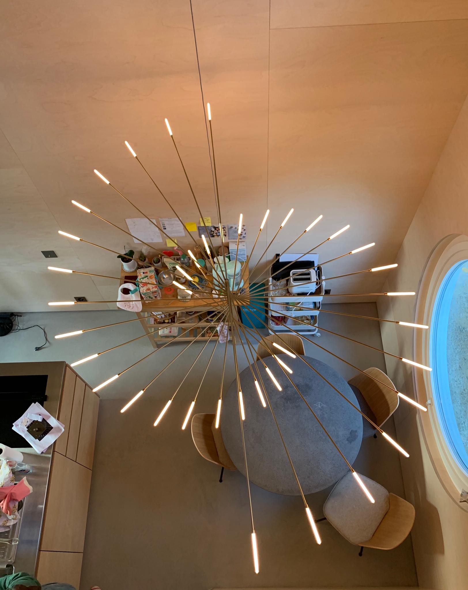 Luminaire central de plafond en spirale