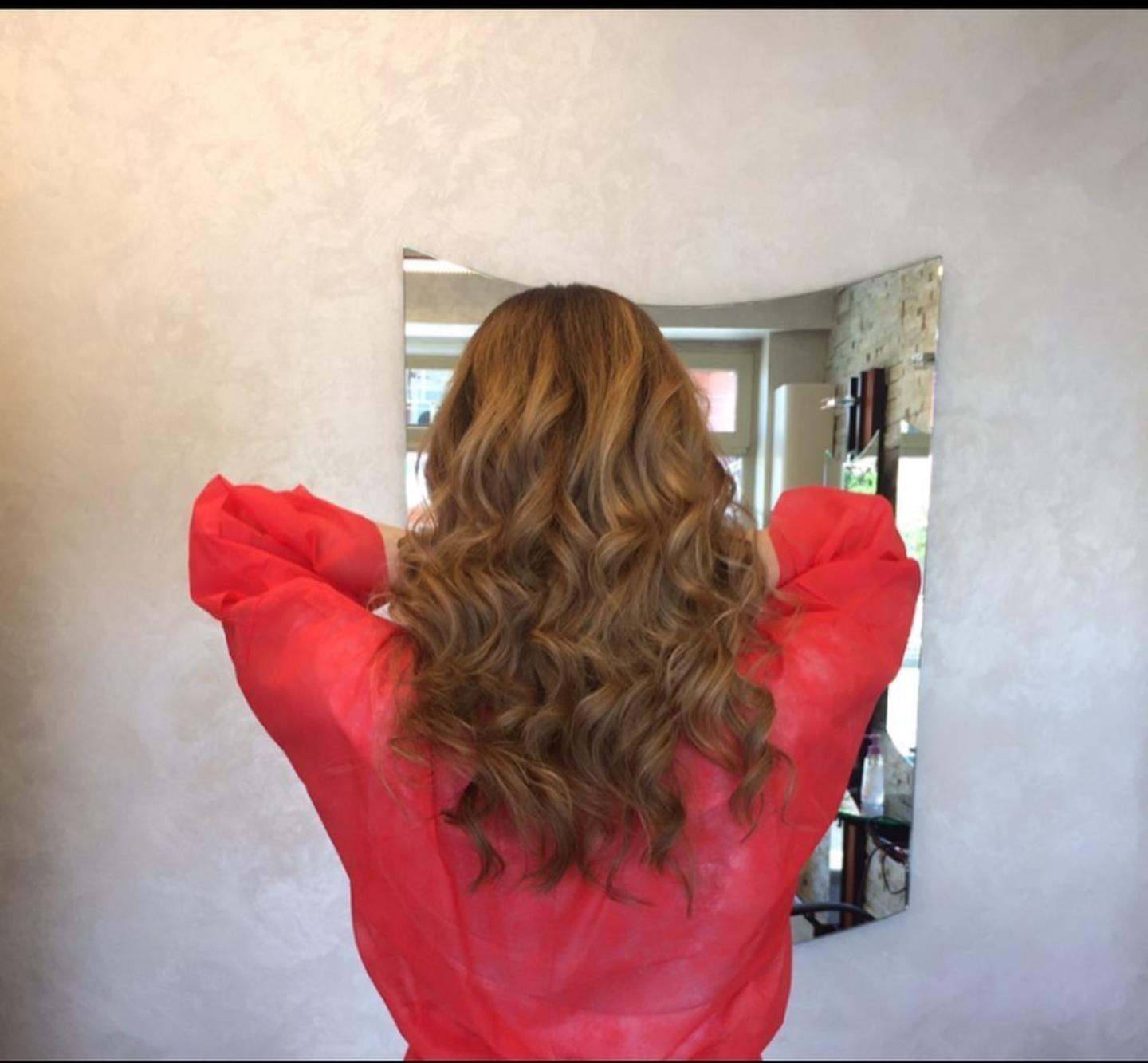 Acconciatura capelli lunghi