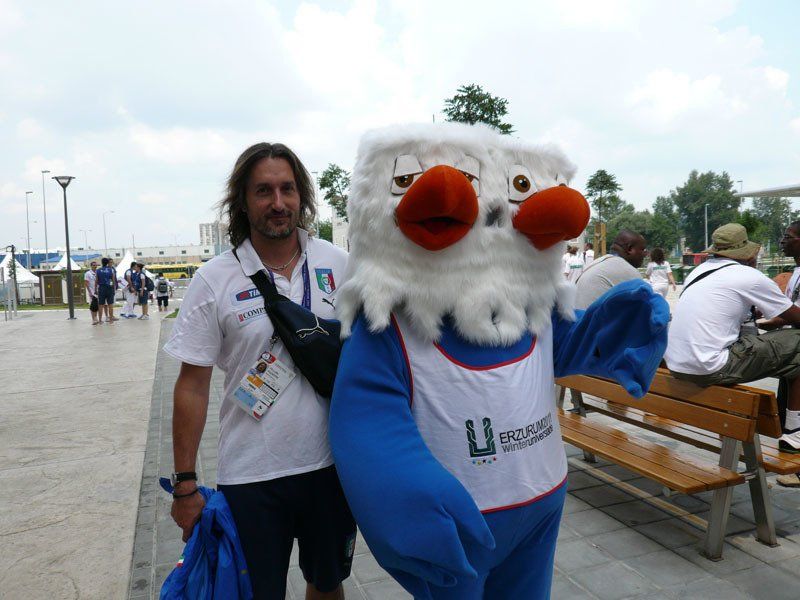 fisioterapista con mascotte