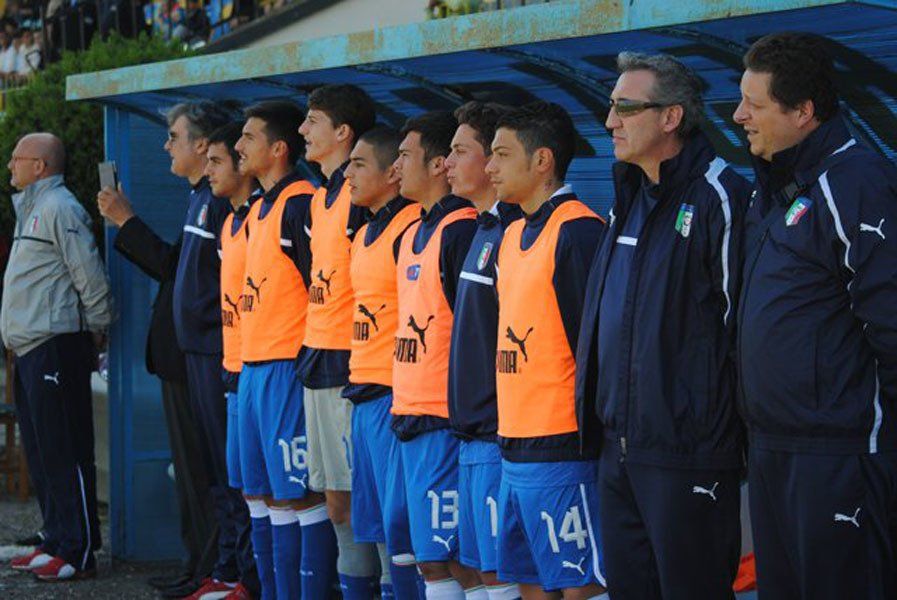 calciatori italiani delle giovanili in panchina