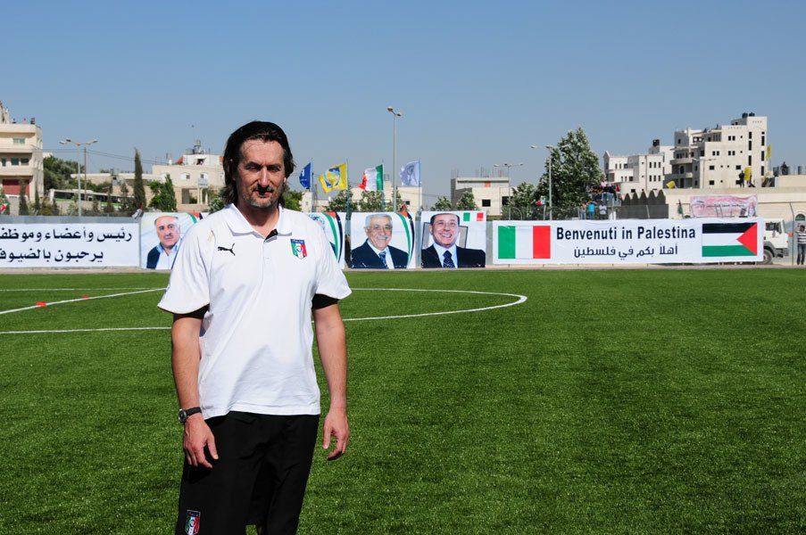 fisioterapista italiano a bordo campo