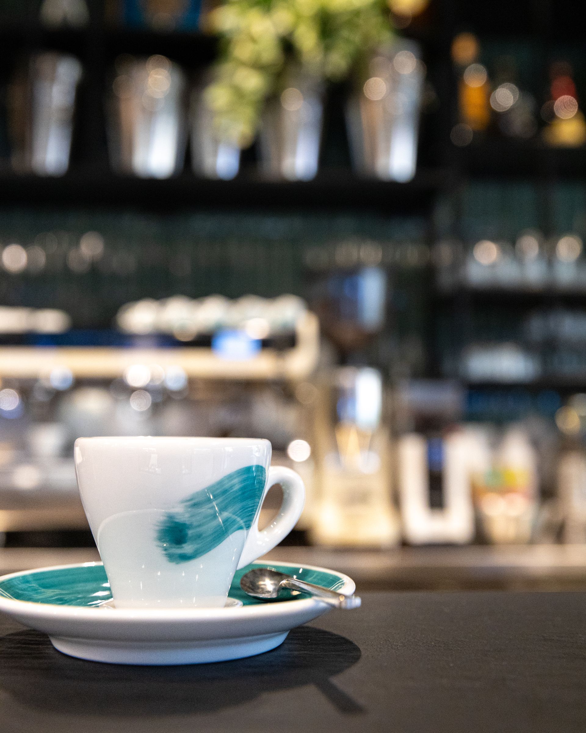 oggetti decorativi napoletani con peperoncino e maschere di Pulcinella