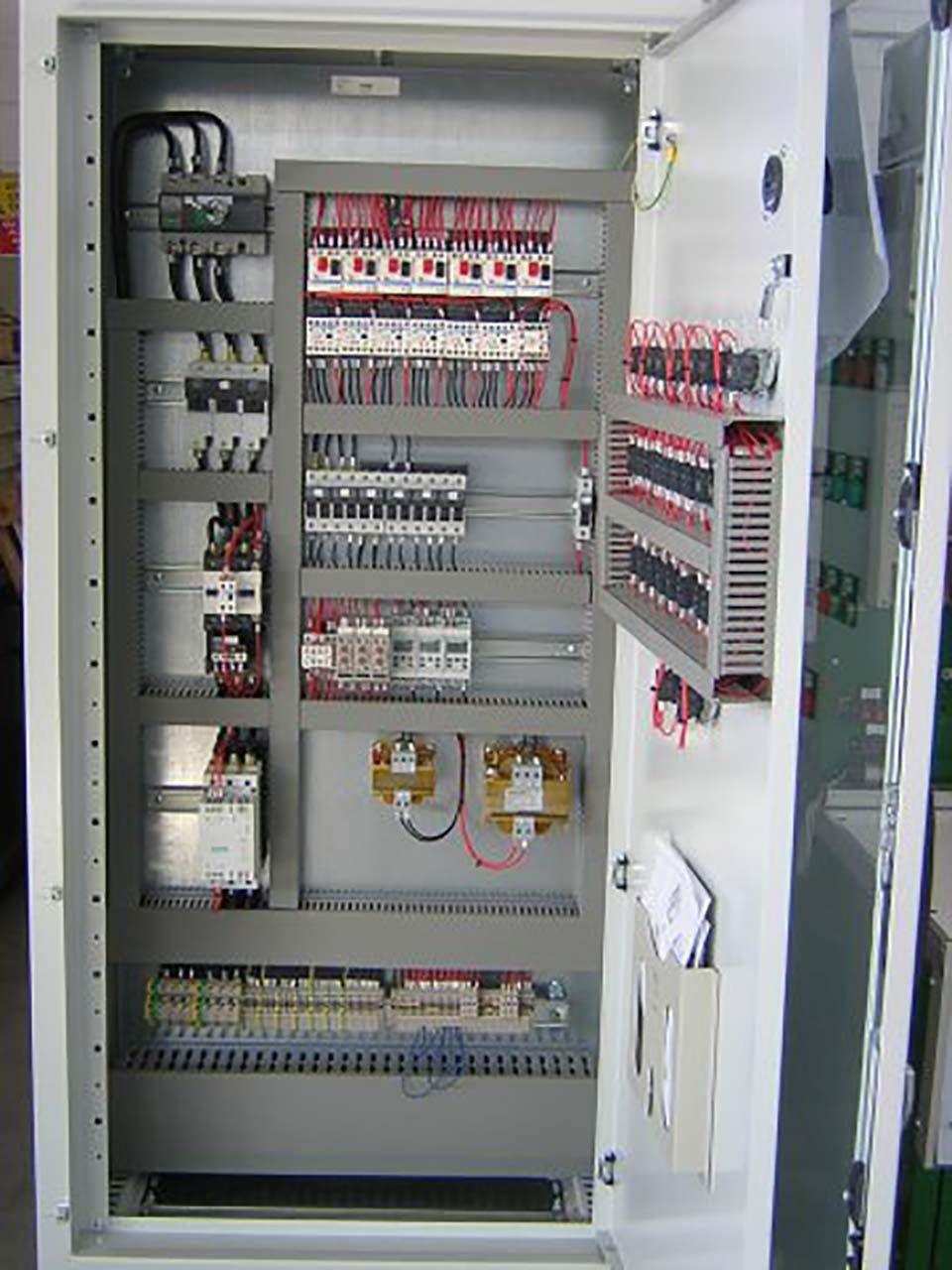 quadro di controllo di macchinario per produzione industriale