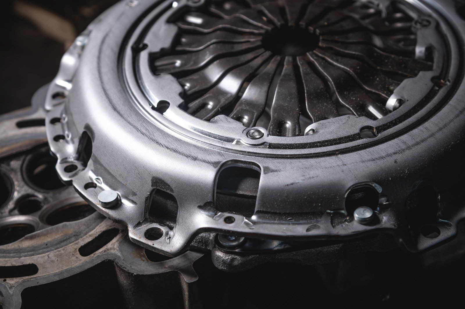 A close up of a clutch cover on a car engine.