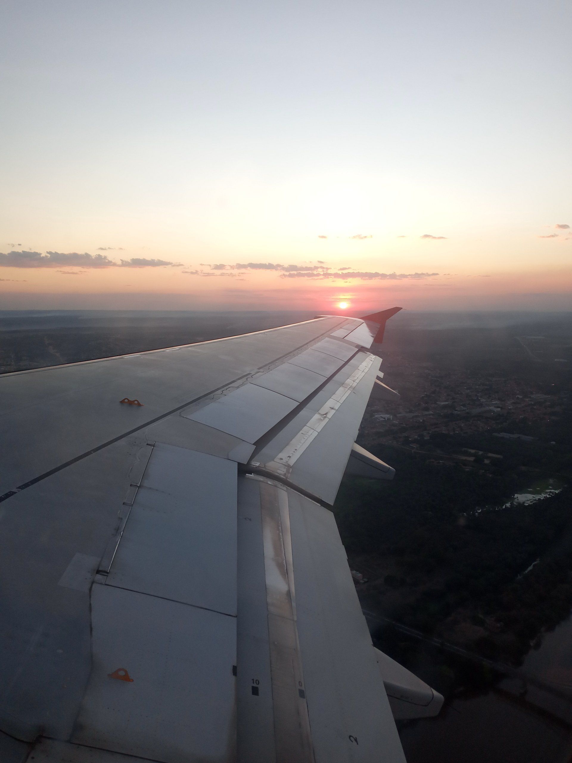 Avión y la puesta del sol