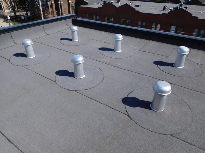 Why Flat Roofing is a Popular for Chicago Businesses?