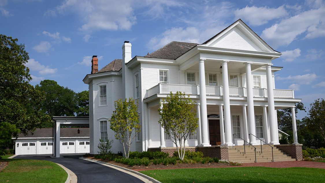 Exterior Photo of The Big House in Ruston Louisiana.  Wedding Venue in Ruston, Louisiana