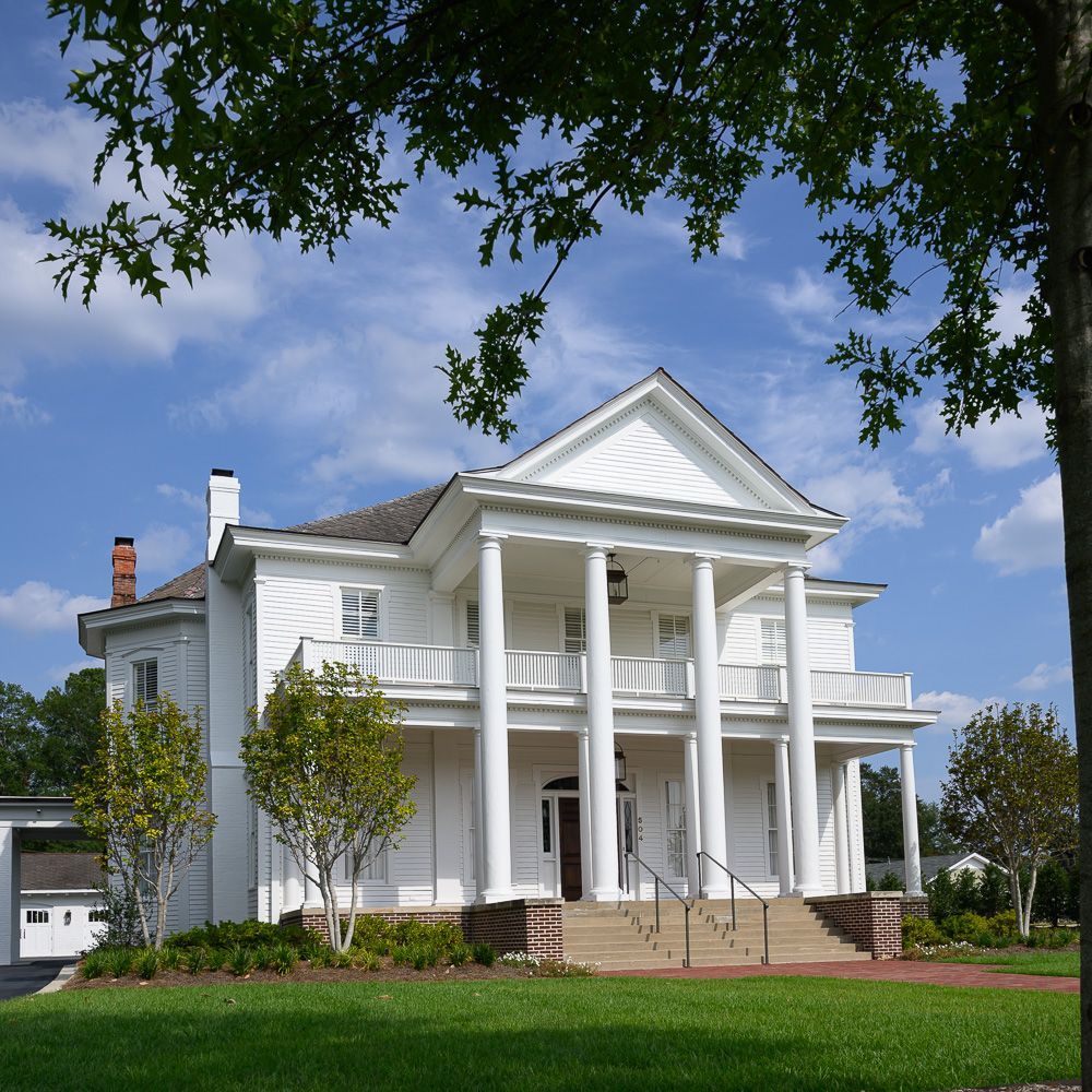 Exterior Photo of the front entrance to The Big House in Ruston Louisiana