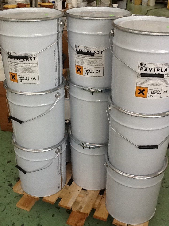 Vernici in barattolo