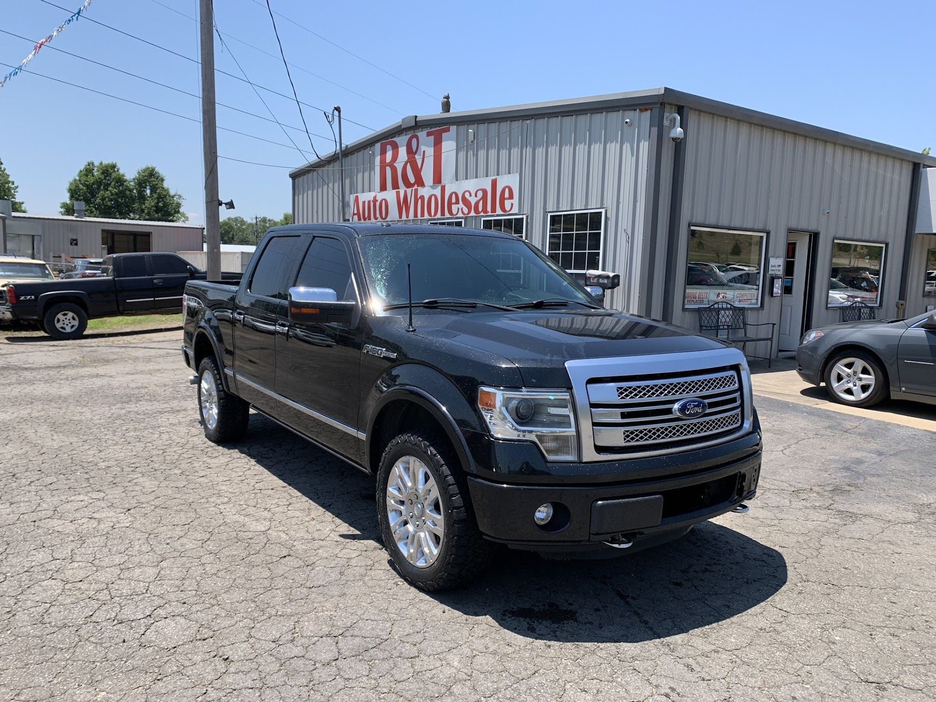 Shop Image | R&T Automotive