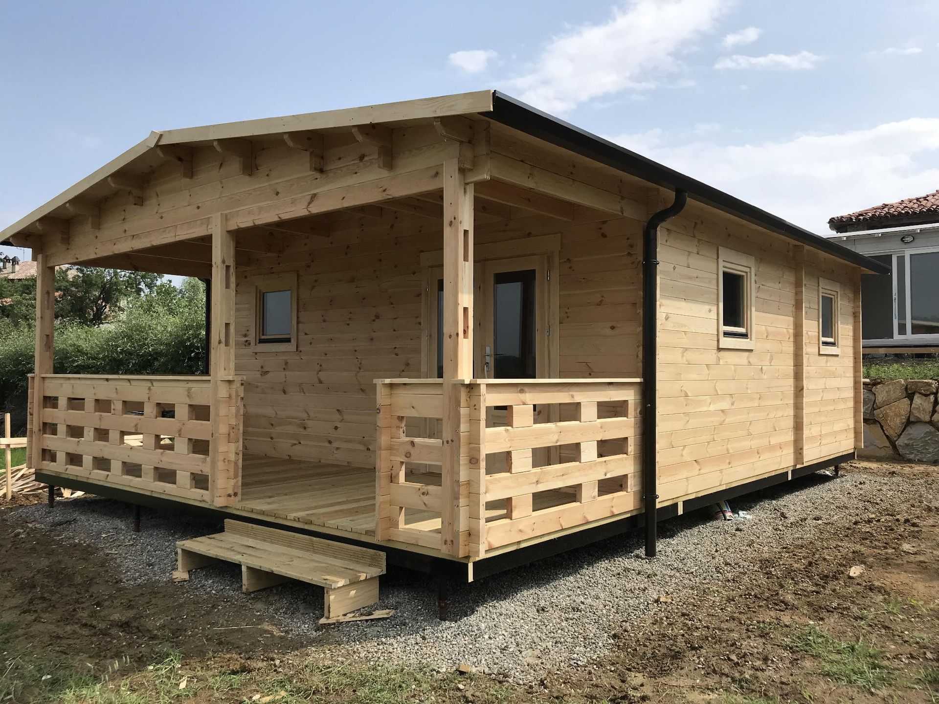 casa in legno con veranda