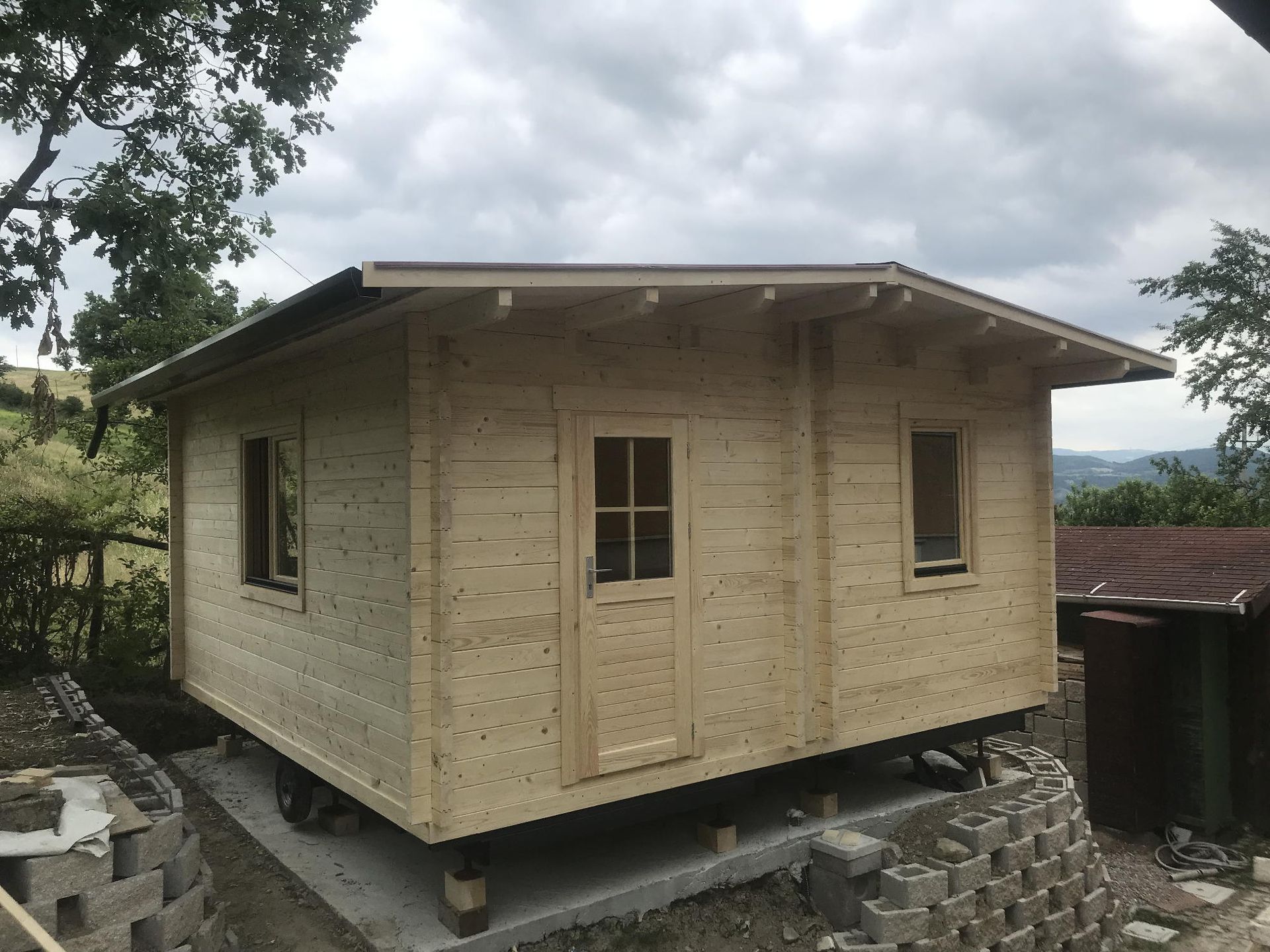 case in legno ruote Villafranca Lunigiana