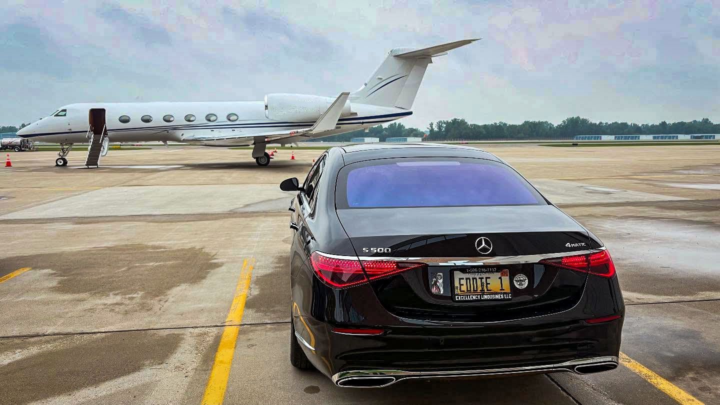 A black mercedes benz s class is parked in a parking lot.
