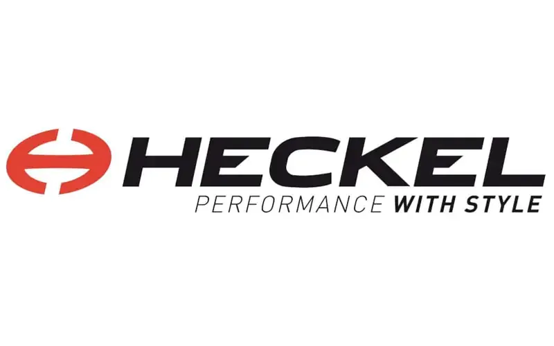 Logo Heckel : symbole « H » rouge à côté du texte noir « HECKEL », « PERFORMANCE AVEC STYLE » en dessous.