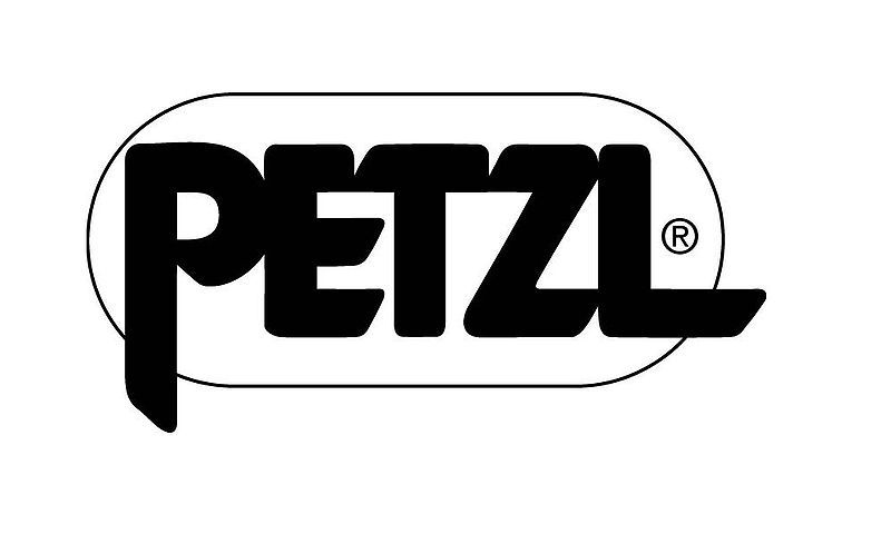 Logo Petzl : texte noir en gras dans un ovale blanc ; une marque d'équipement de plein air.