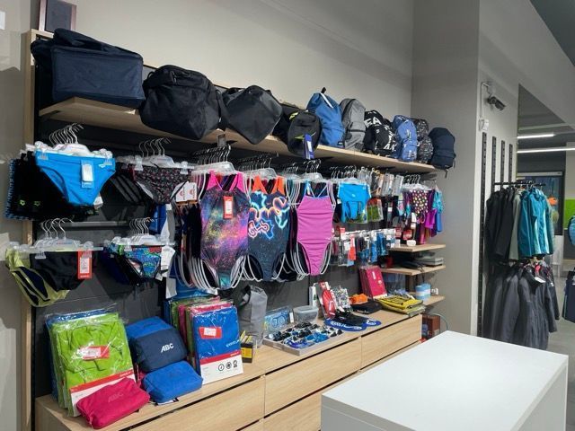 abbigliamento e accessori per piscina e mare