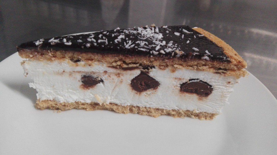 Torta con crema e cioccolato